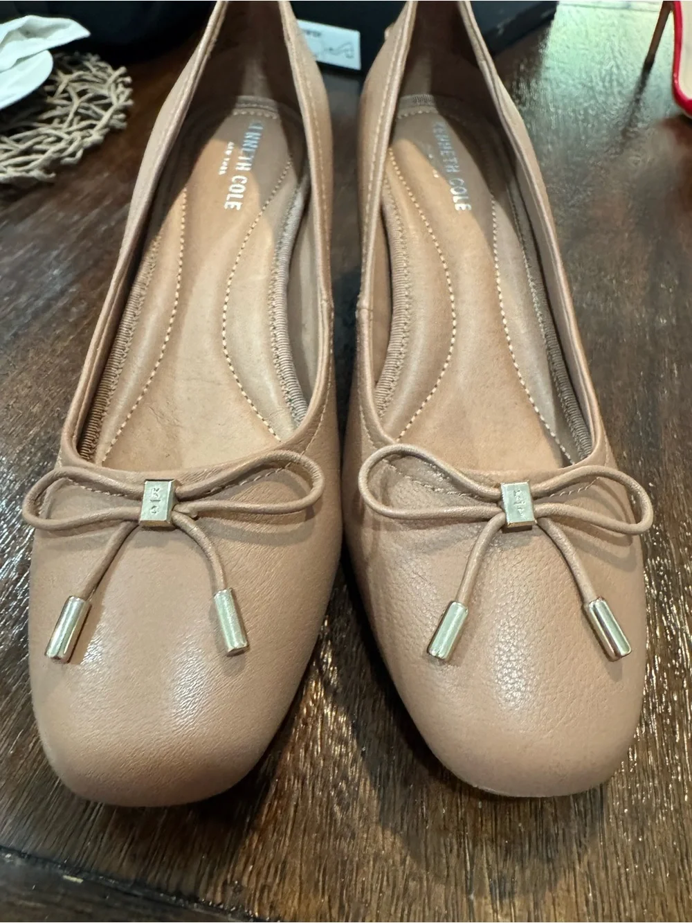 Kenneth Cole women’s Brown Low Block Heel Bow Pump size 9